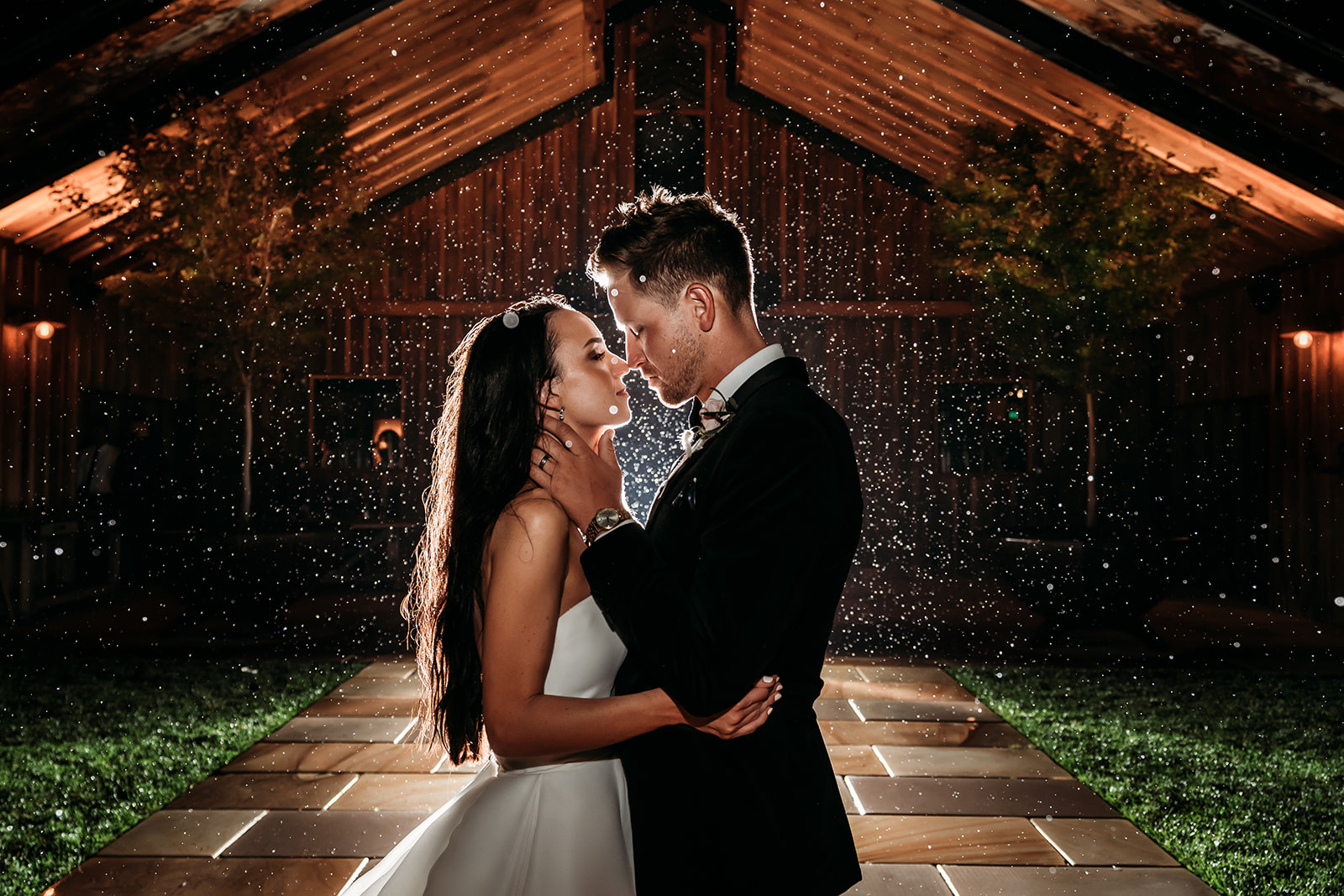 Couple in the rain at Bendooley Estate